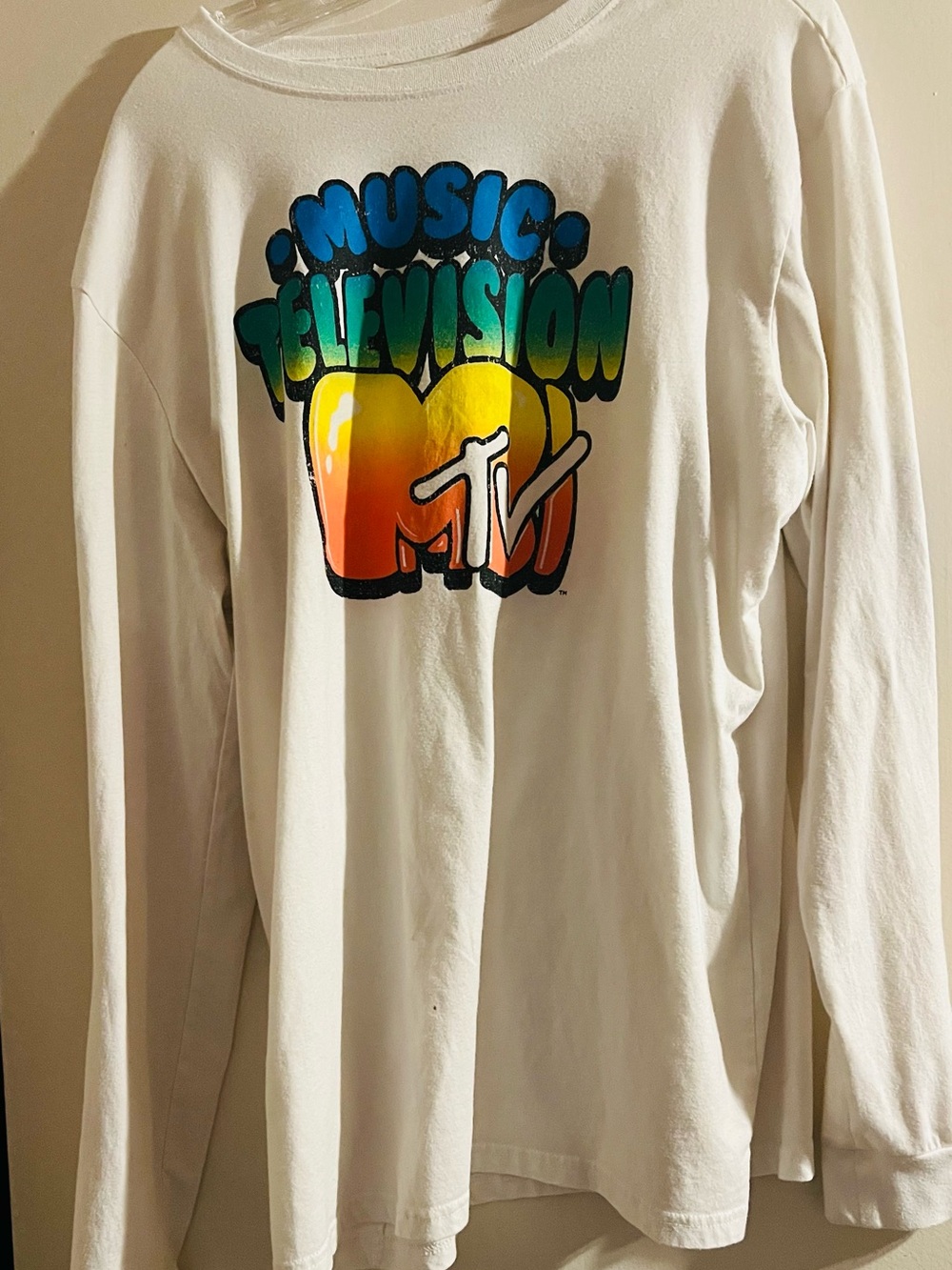 MTV White Long-Sleeve Tee with Rainbow Graphic XL